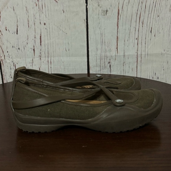 CROCS women’s loafer flats in chocolate brown color size 6 removable insole GUC - Picture 11 of 15